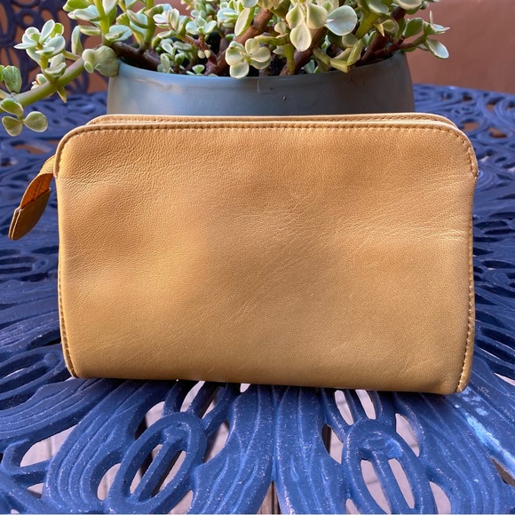 SOLD Chanel Gold Lambskin Timeless CC Cosmetic Pouch - Picture 4 of 11